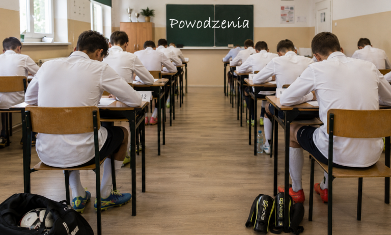 Z&nbsp;boiska do&nbsp;ławki. Ważny tydzień ósmoklasistów